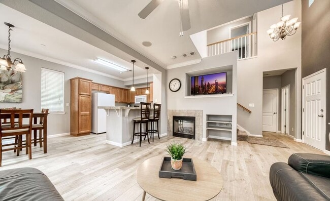 Foto del edificio - Fully Furnished 3 Bedroom / 2.5 Bath Two Story Home