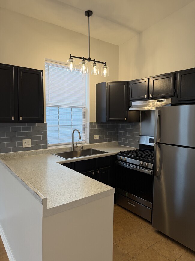 Foto del edificio - 2328 W Belmont Ave