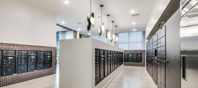 Building Photo - Spacious One-Bedroom Apartment with Walk-I...