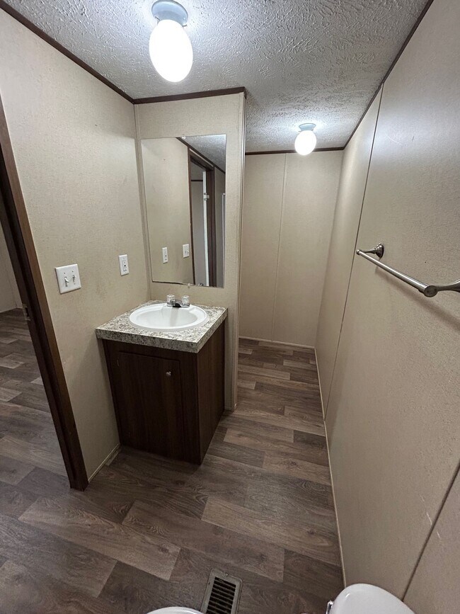 Foto del edificio - 312 Hovie Ct