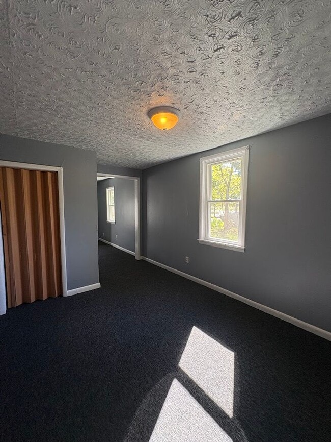 Building Photo - Two bedroom one bathroom home for rent