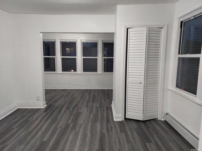 Foto del edificio - 169-12 107th Ave