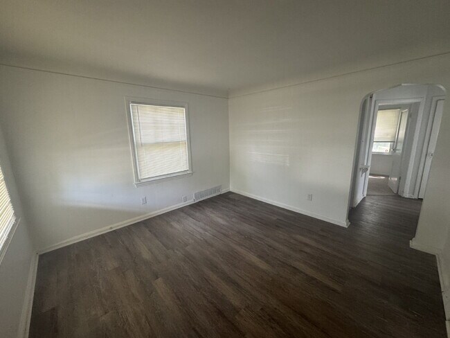 Foto del edificio - Cozy Detroit Home with Comfortable Living Space!