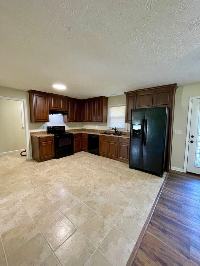 Building Photo - Beautiful newly remodeled home on over 3 a...