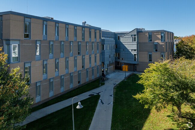 Alternativa 1 - Clark University Blackstone Hall