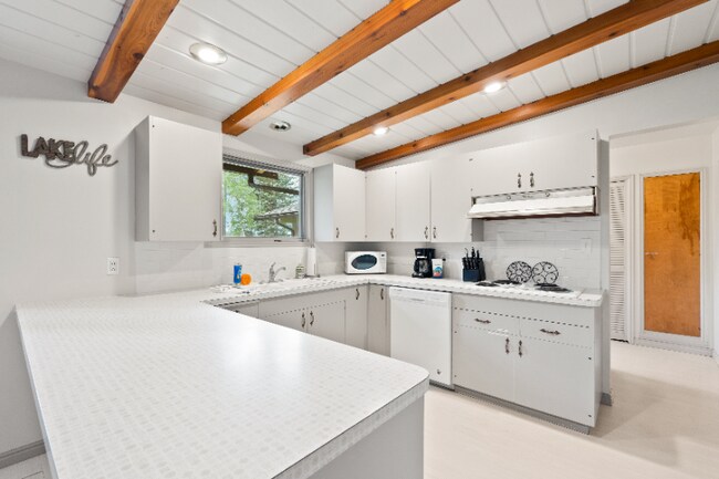 Foto del edificio - 1634 Lake Blaine Rd