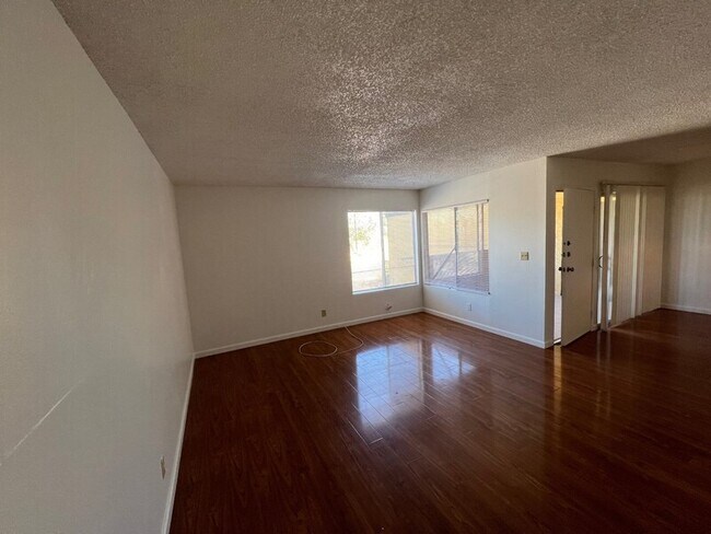 Building Photo - 1404 Santa Anita Dr