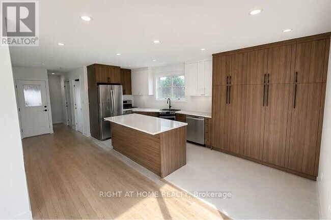 Building Photo - 113 Crocus Dr