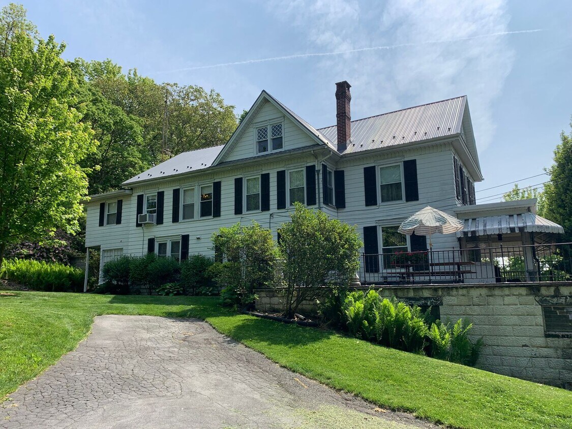 2027 Lincoln Way E Unit 2027, Chambersburg, PA 17202 Room for Rent in