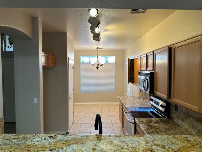 Foto del edificio - Welcome to your Gorgeous 3 bed/ 2bath home...