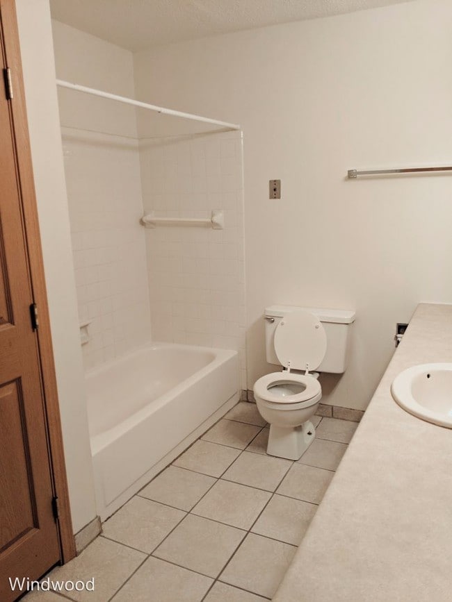 Building Photo - 2599 Villa Dr S