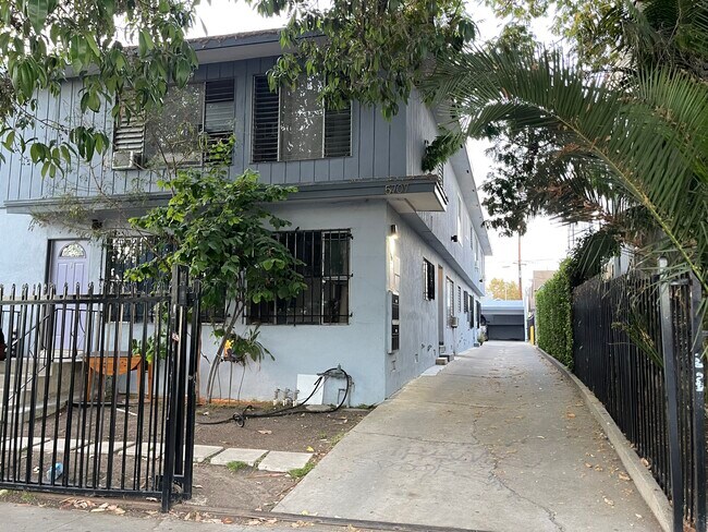 Foto del edificio - 5707 Virginia Ave