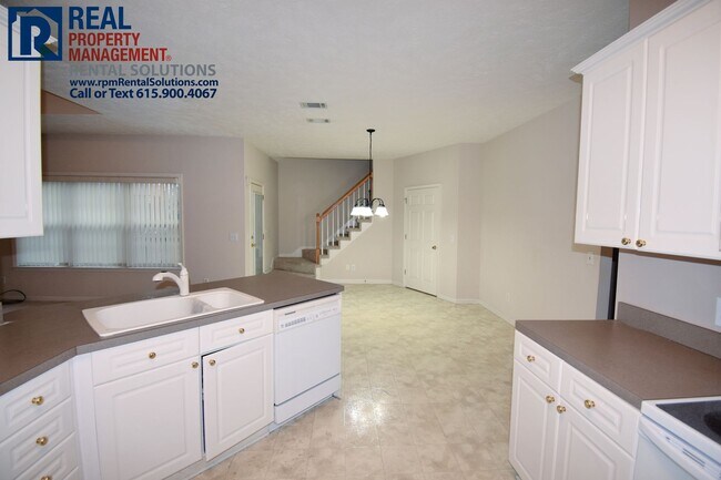 Building Photo - Adorable brick home in a great neighborhood! Huge bonus room and 2 car garage!