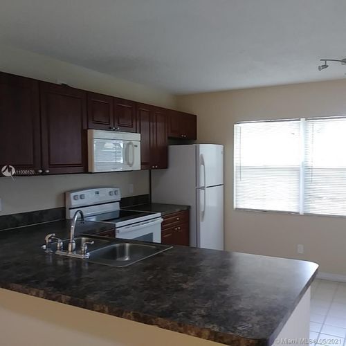 Building Photo - 3104 Kingston Ct