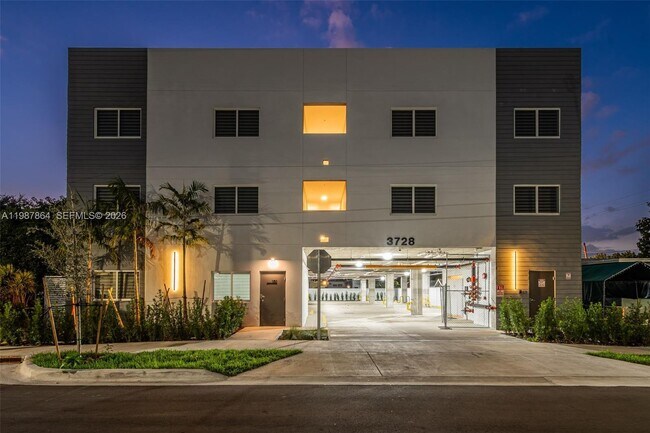 Foto del edificio - 3728 NW 19th Ave