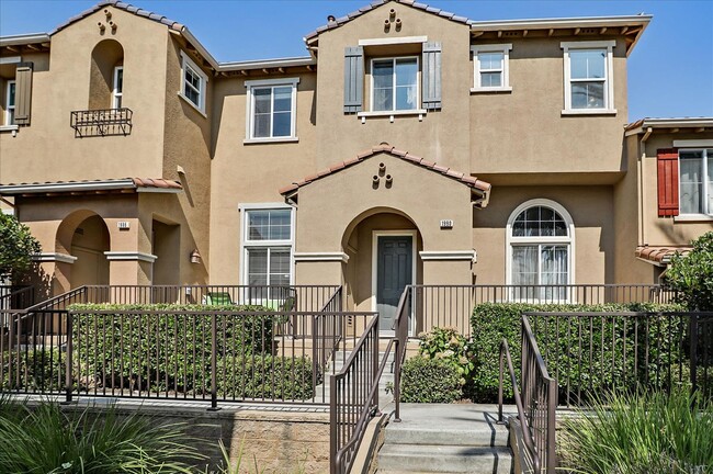 Building Photo - PRIVATE TOWNHOME IN MISSION GARDENS