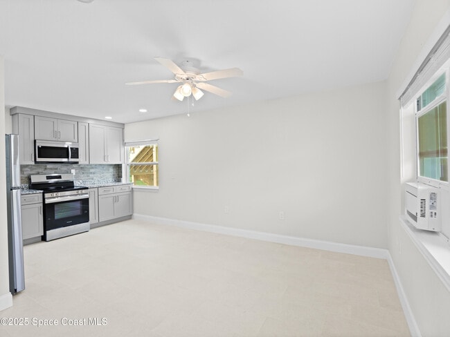 Foto del edificio - 101 Deland Ave