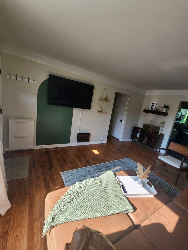 Foto del edificio - 2464 Greenfield Rd