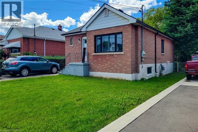 Photo du bâtiment - 642 Upper Sherman Ave