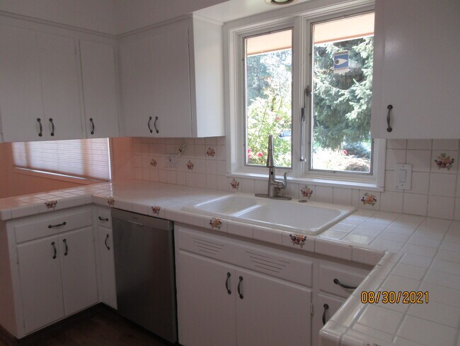 kitchen, sink, dishwasher - 10905 E 19th Ave