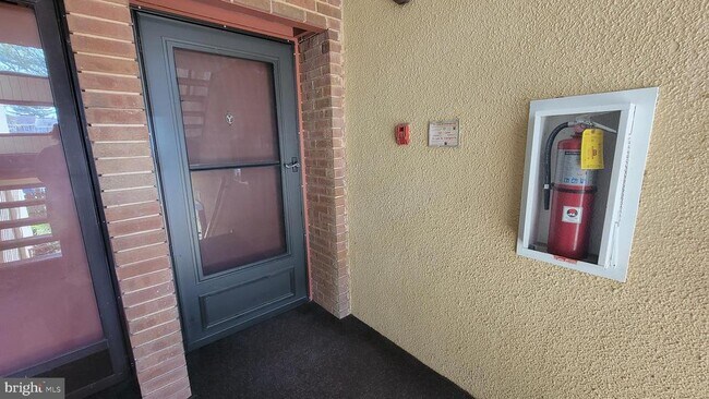 Foto del edificio - 5629 Harpers Farm Rd