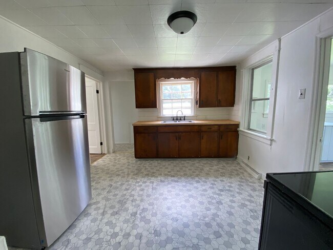 Foto del edificio - 3 Bedroom 1 Bath Available to Rent for $1,...