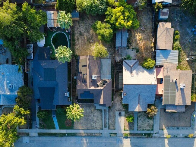 Foto del edificio - 1271 N Roosevelt Ave