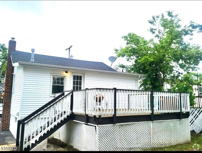 Building Photo - 126 Seabreeze Ave