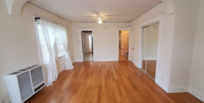 Entrance to Living Room - 335 Rennie Ave