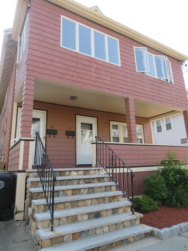 Front of House - 37 Keenan St