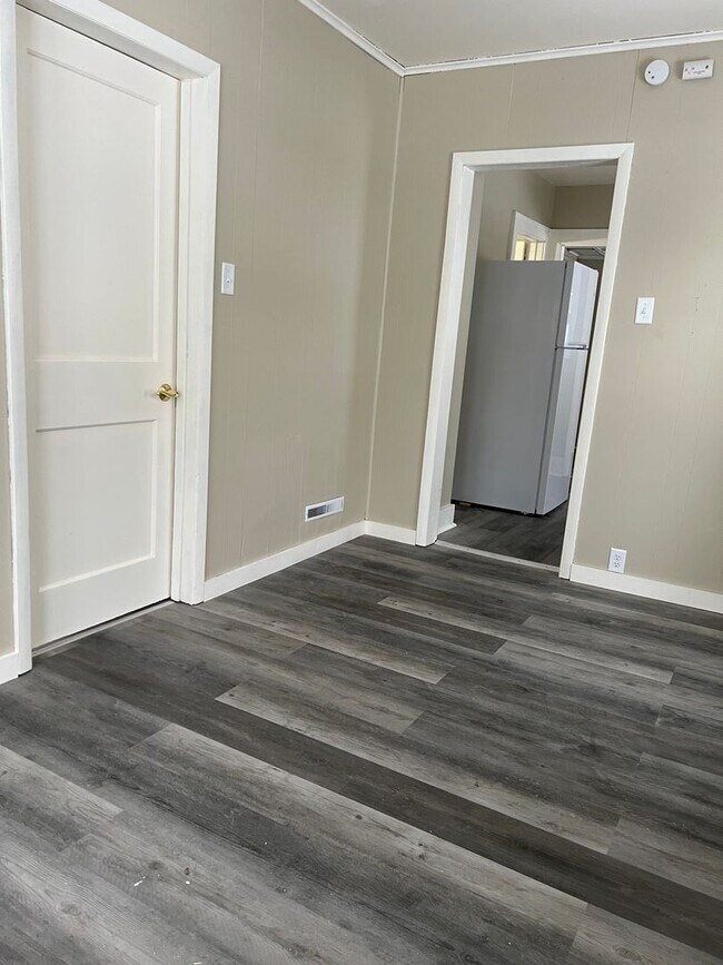 Building Photo - Charming 1 bedroom 1 bath Single Family Ho...