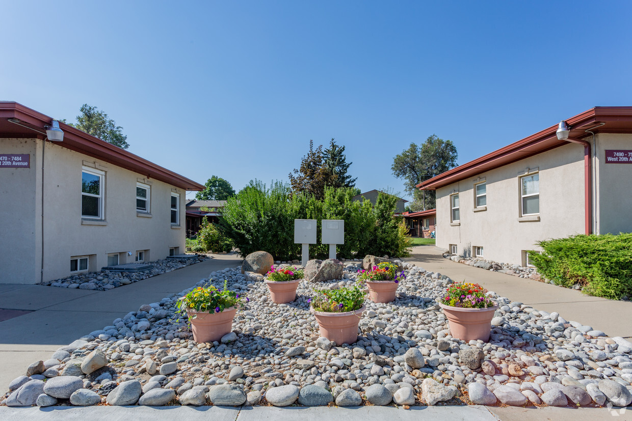 Primary Photo - Squire Gardens Apartments