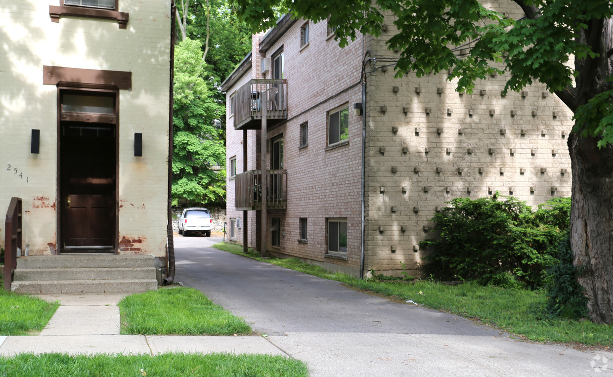 Building Photo - 2545 Hackberry St
