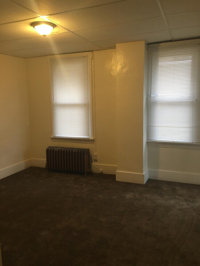 Building Photo - 324 Spencer Ave