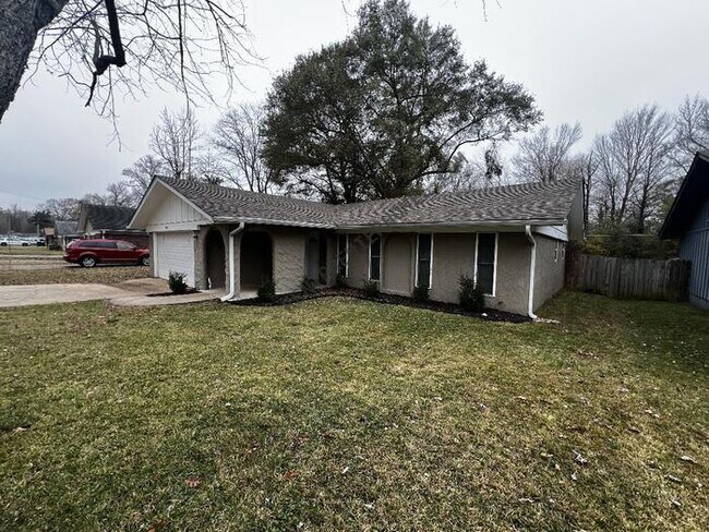 Foto del edificio - 8403 Woodview Dr E