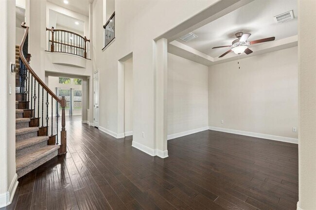 Building Photo - 235 Senna Dr