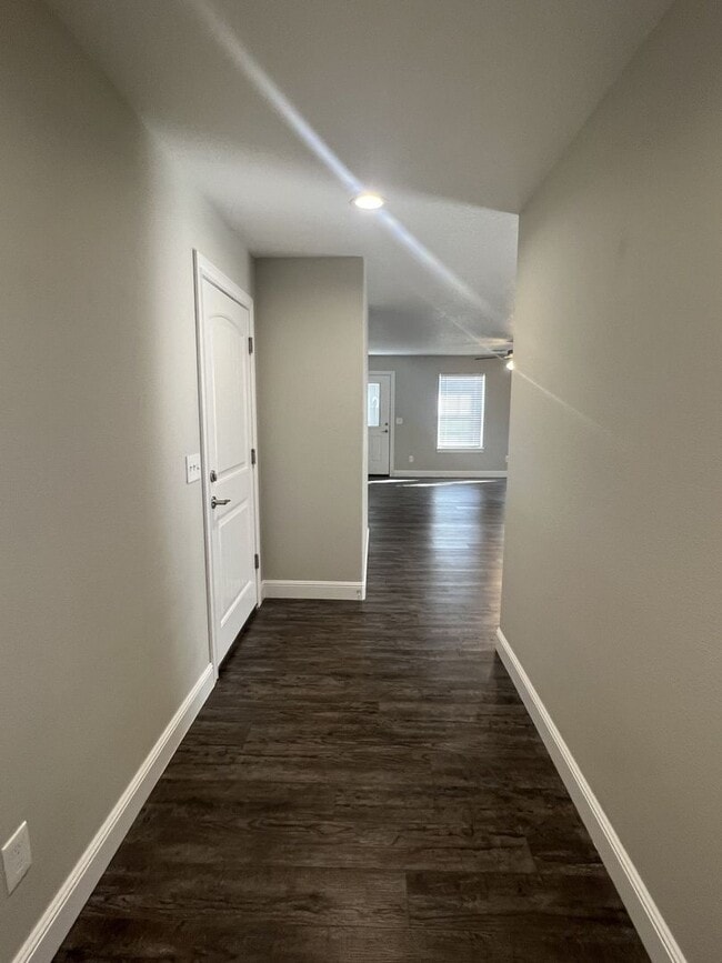 Building Photo - COMING SOON: BEAUTIFUL 3 BEDROOM / 2 BATHROOM HOME LOCATED IN JOPLIN MO!