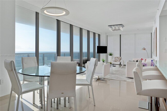 Foto del edificio - 5875 Collins Ave