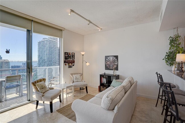 Building Photo - 1060 Brickell Ave