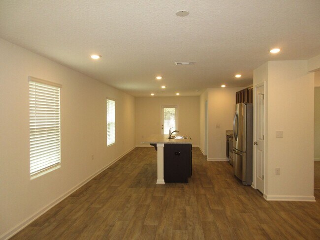Building Photo - Excellent 3 Bedroom in Milton
