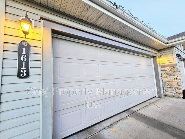 Building Photo - 1613 Rutherford Rd SW