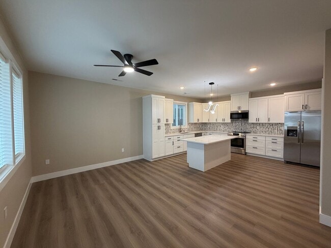 Building Photo - 2117 Carr Rd