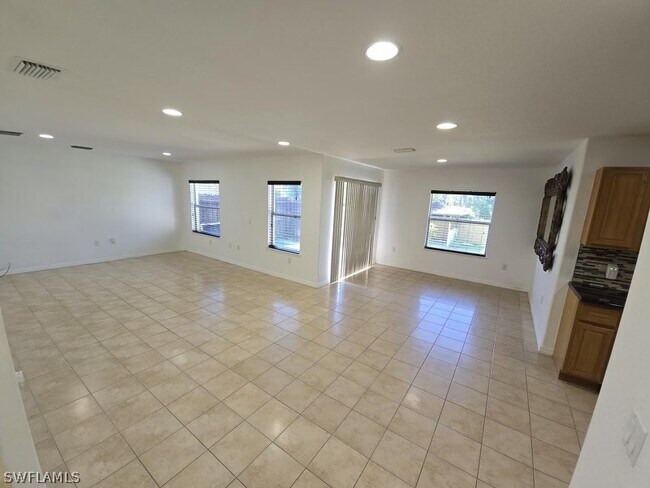 Foto del edificio - 4380 20th Ave NE