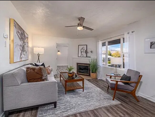 Foto del edificio - Beautiful, Spacious 3B/2.5Bath Single Family Home