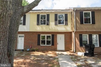 Building Photo - 746 Hemlock St