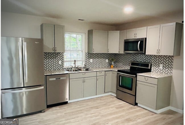 Foto del edificio - 3857 Gadson Dr