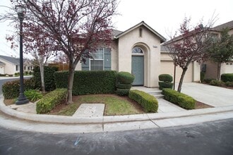 Building Photo - 4044 W Peach Tree Ln