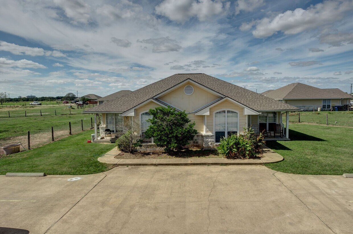 Primary Photo - November Sub-Lease Duplex at Flying Ace Ra...