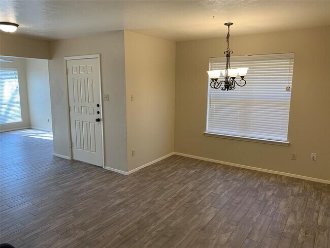 Building Photo - 4643 Sausalito Dr