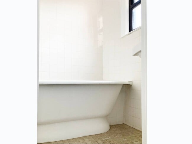 Foto del edificio - 604 Manhattan Ave